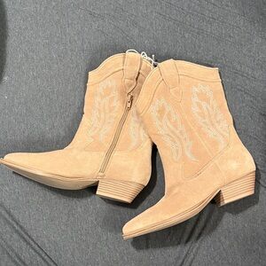 Crown Vintage Beige Western Heeled Boots